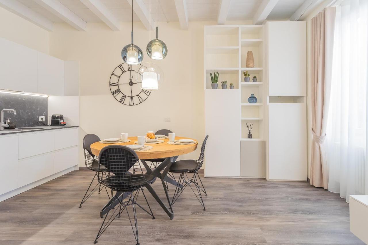 Modern & Stylish Apartment In Como City By Rent All Como Buitenkant foto