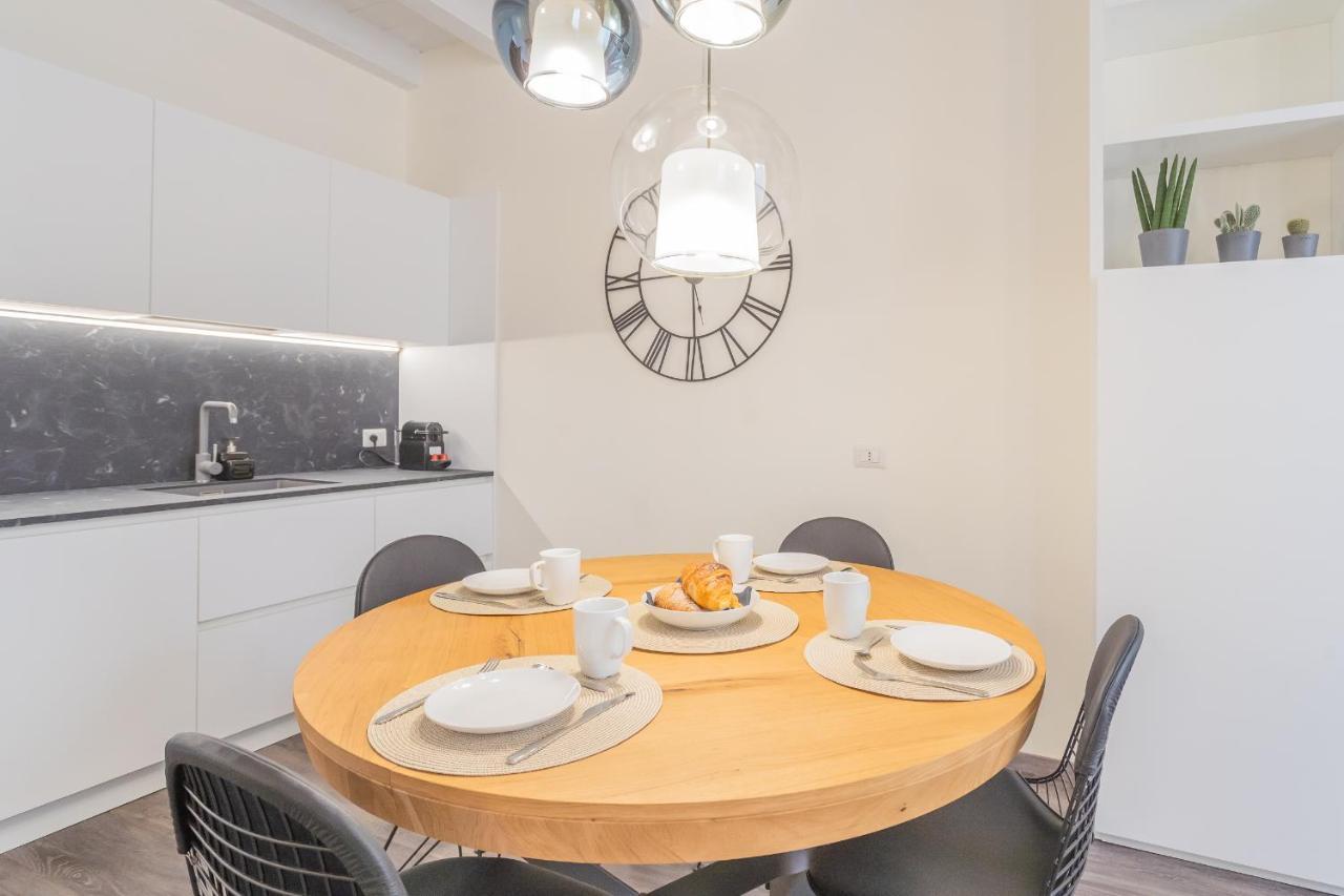 Modern & Stylish Apartment In Como City By Rent All Como Buitenkant foto