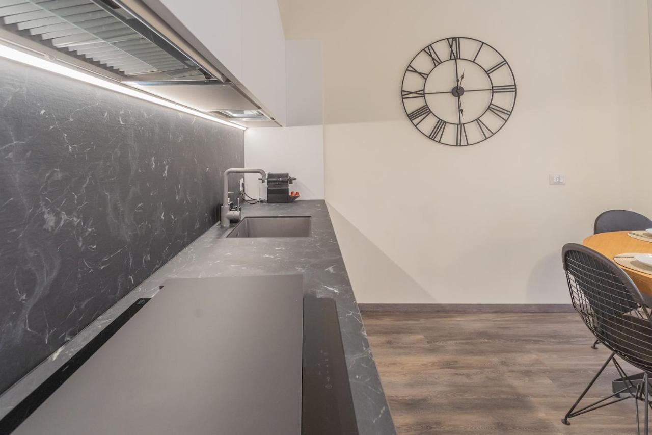 Modern & Stylish Apartment In Como City By Rent All Como Buitenkant foto