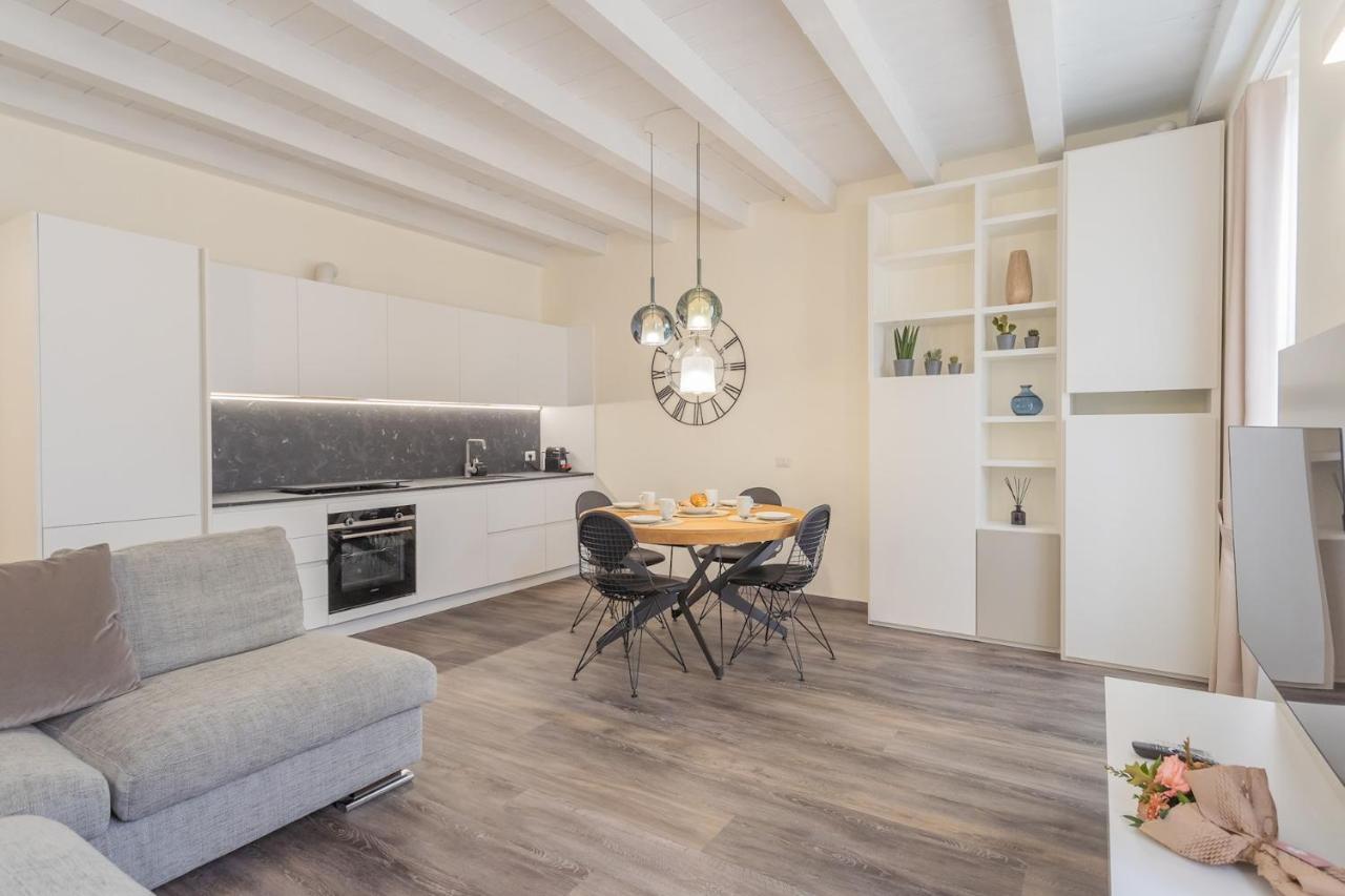 Modern & Stylish Apartment In Como City By Rent All Como Buitenkant foto