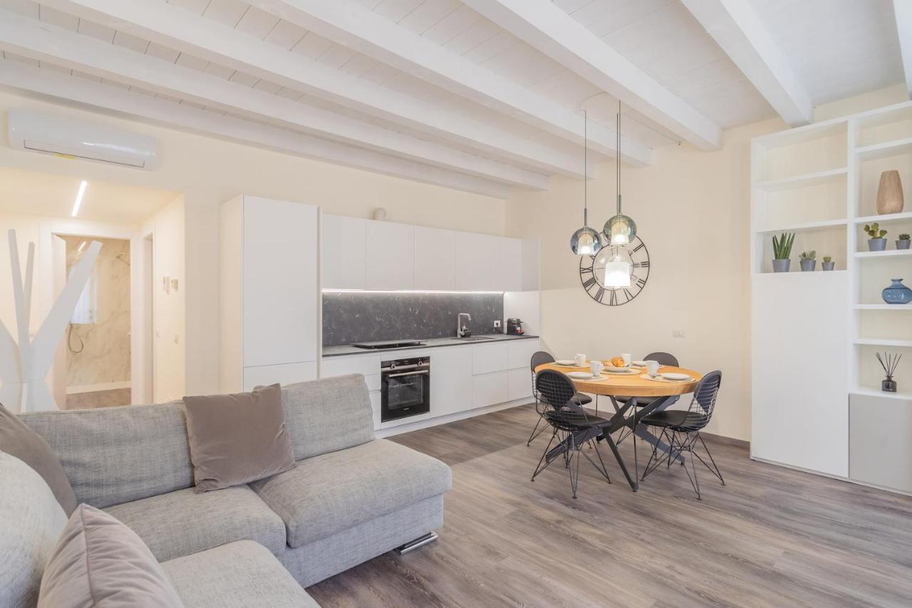 Modern & Stylish Apartment In Como City By Rent All Como Buitenkant foto