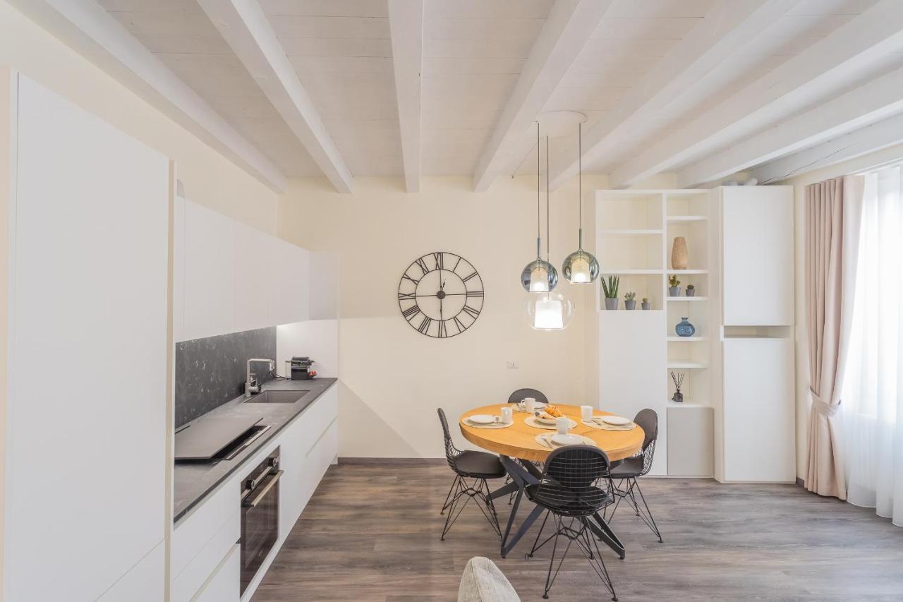 Modern & Stylish Apartment In Como City By Rent All Como Buitenkant foto