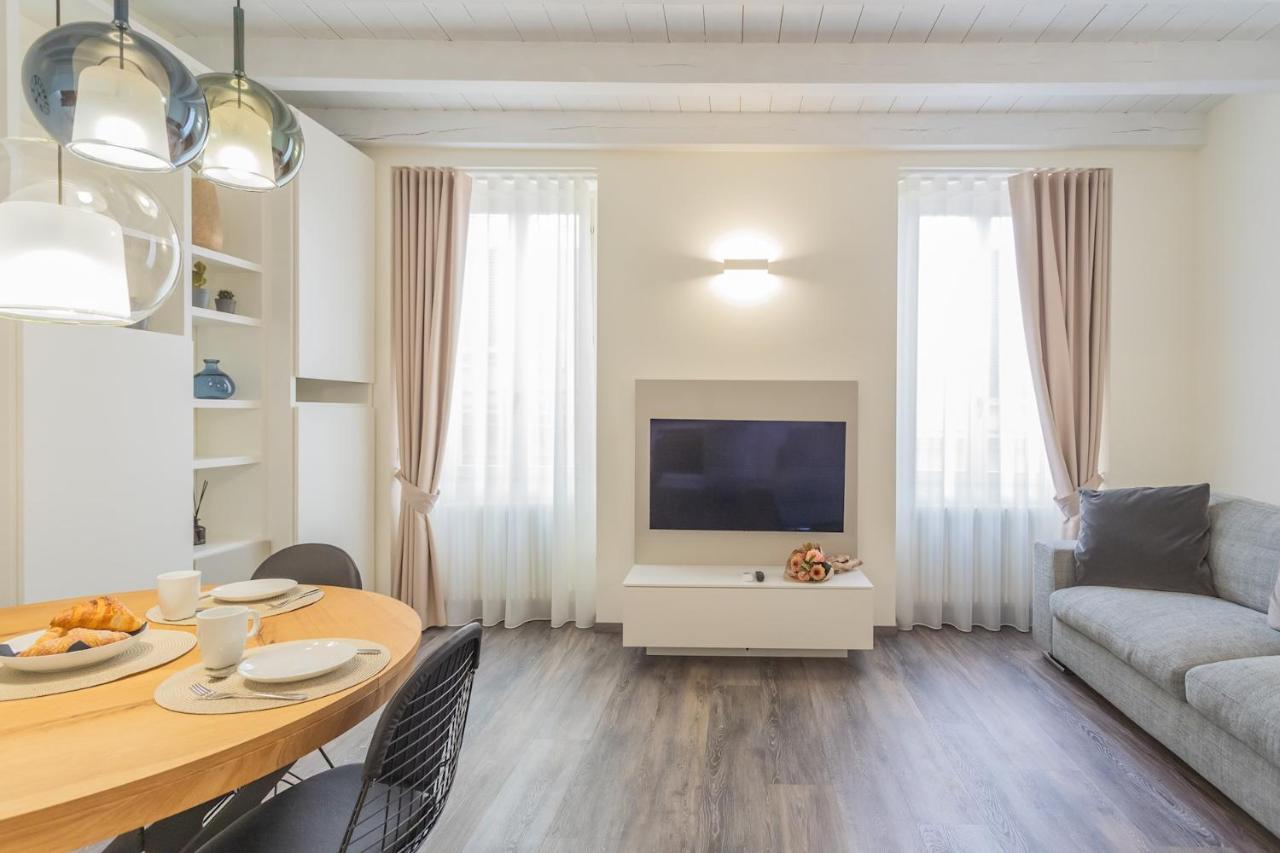 Modern & Stylish Apartment In Como City By Rent All Como Buitenkant foto