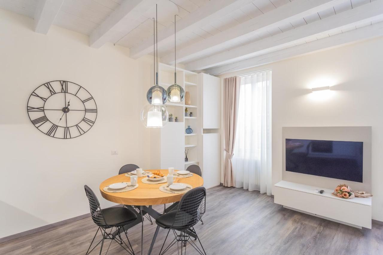 Modern & Stylish Apartment In Como City By Rent All Como Buitenkant foto