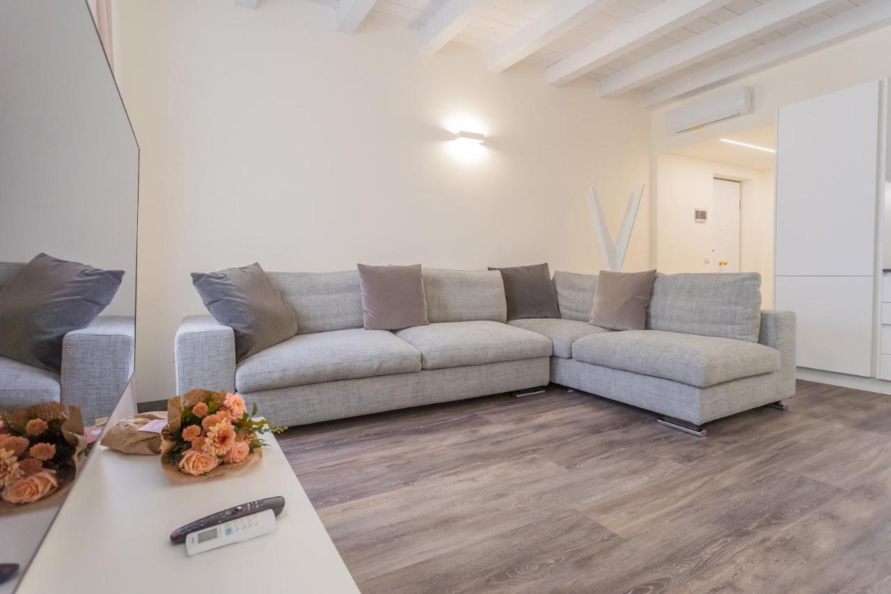 Modern & Stylish Apartment In Como City By Rent All Como Buitenkant foto