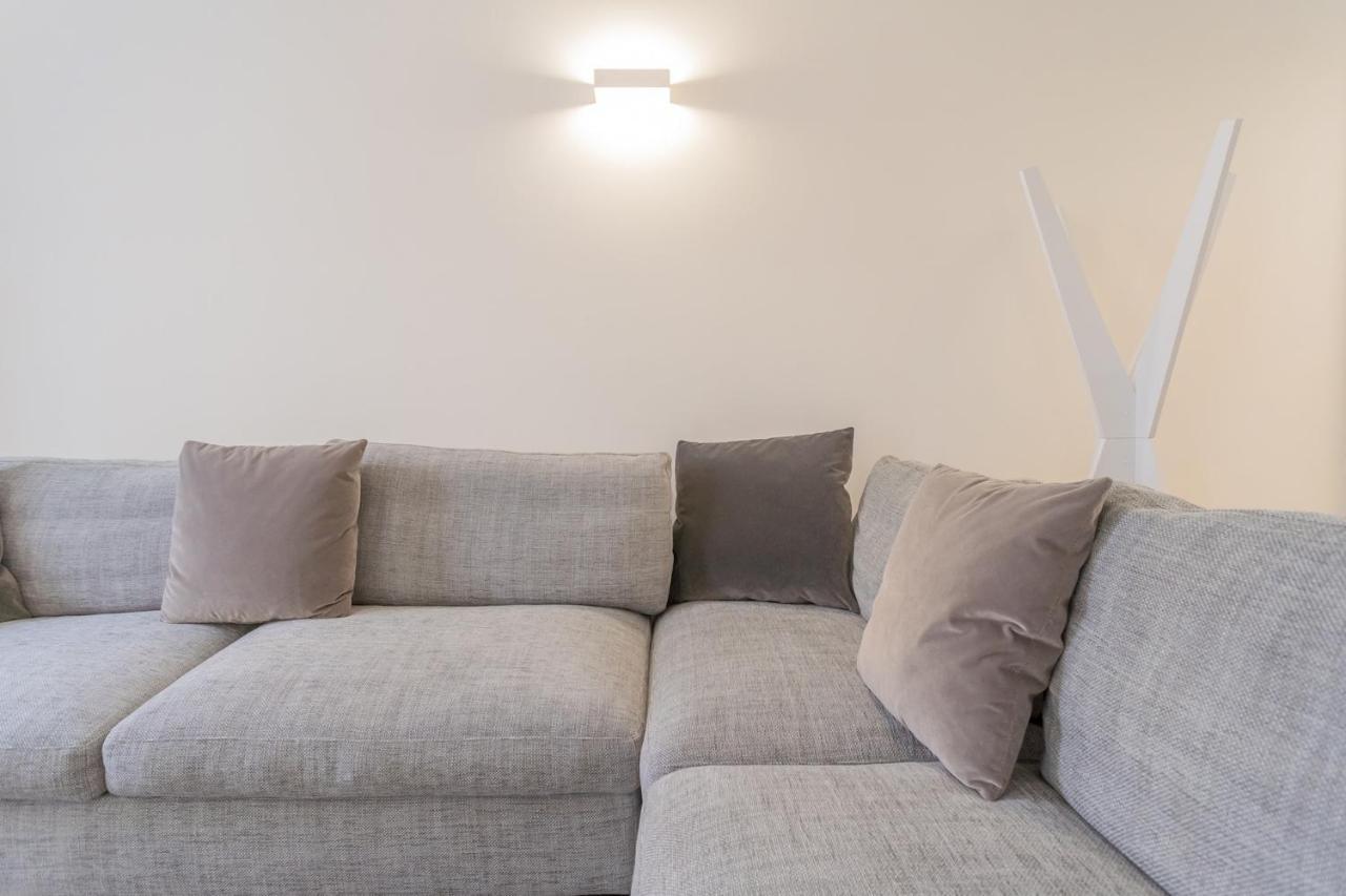 Modern & Stylish Apartment In Como City By Rent All Como Buitenkant foto