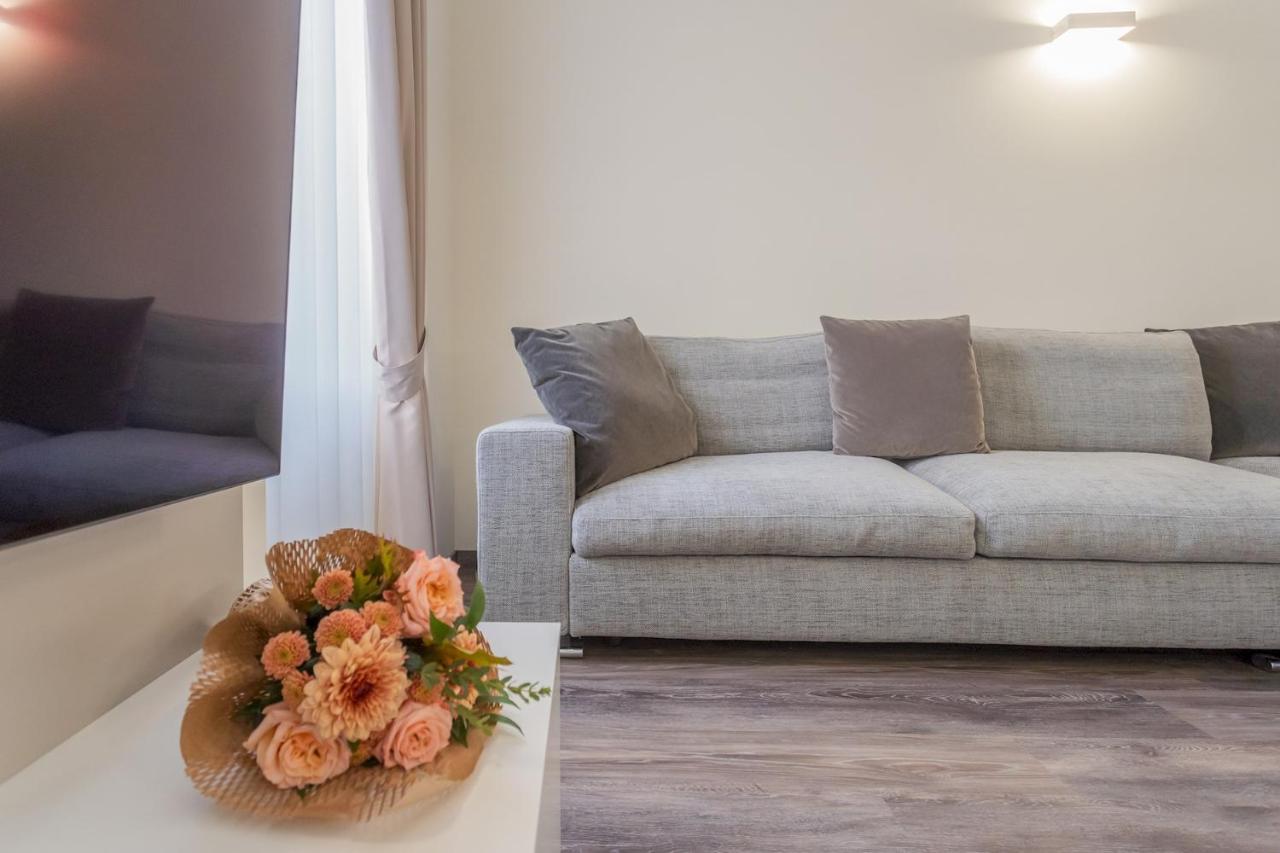 Modern & Stylish Apartment In Como City By Rent All Como Buitenkant foto