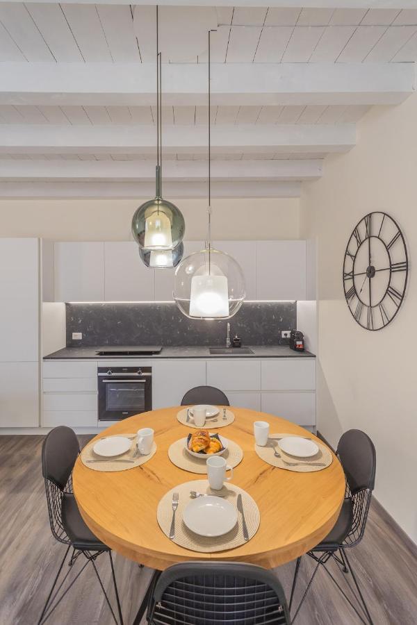 Modern & Stylish Apartment In Como City By Rent All Como Buitenkant foto